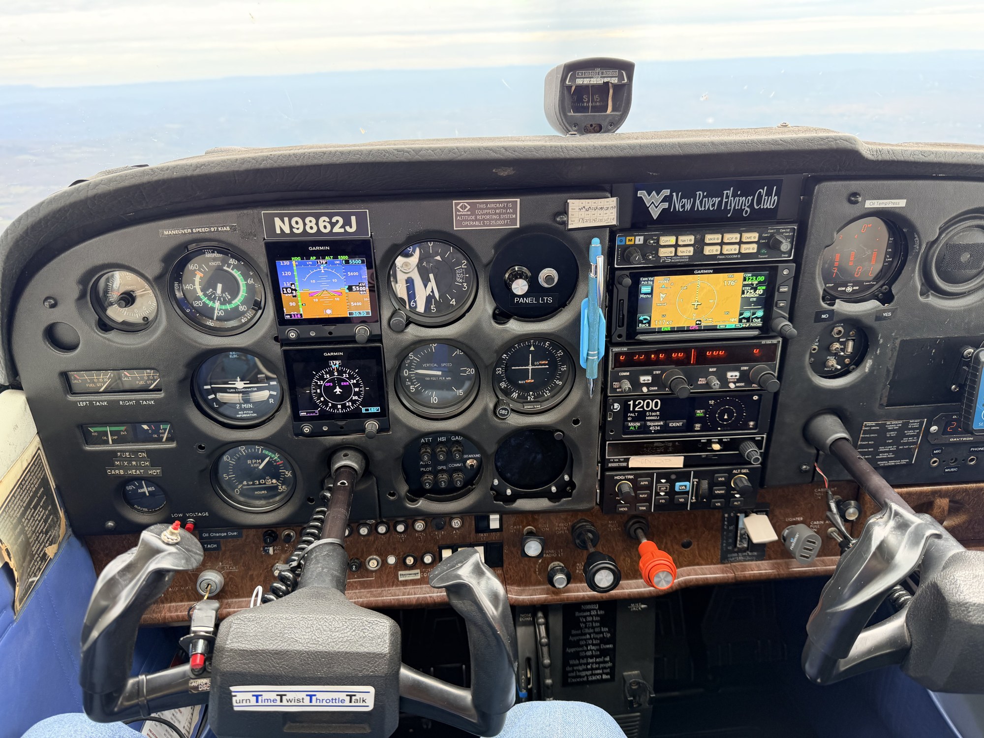 N9862J instrument panel with Garmin flight displays, touchscreen navigator, and autopilot controls